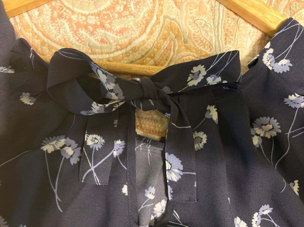 EUC LC Lauren Conrad Gray Floral Pleated Tie-Waist Midi Dress Size Large - Picture 6 of 13